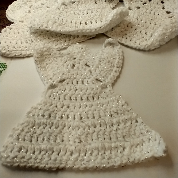 Crocheted Angels 4 handmade white metallic yarn - Picture 3 of 8